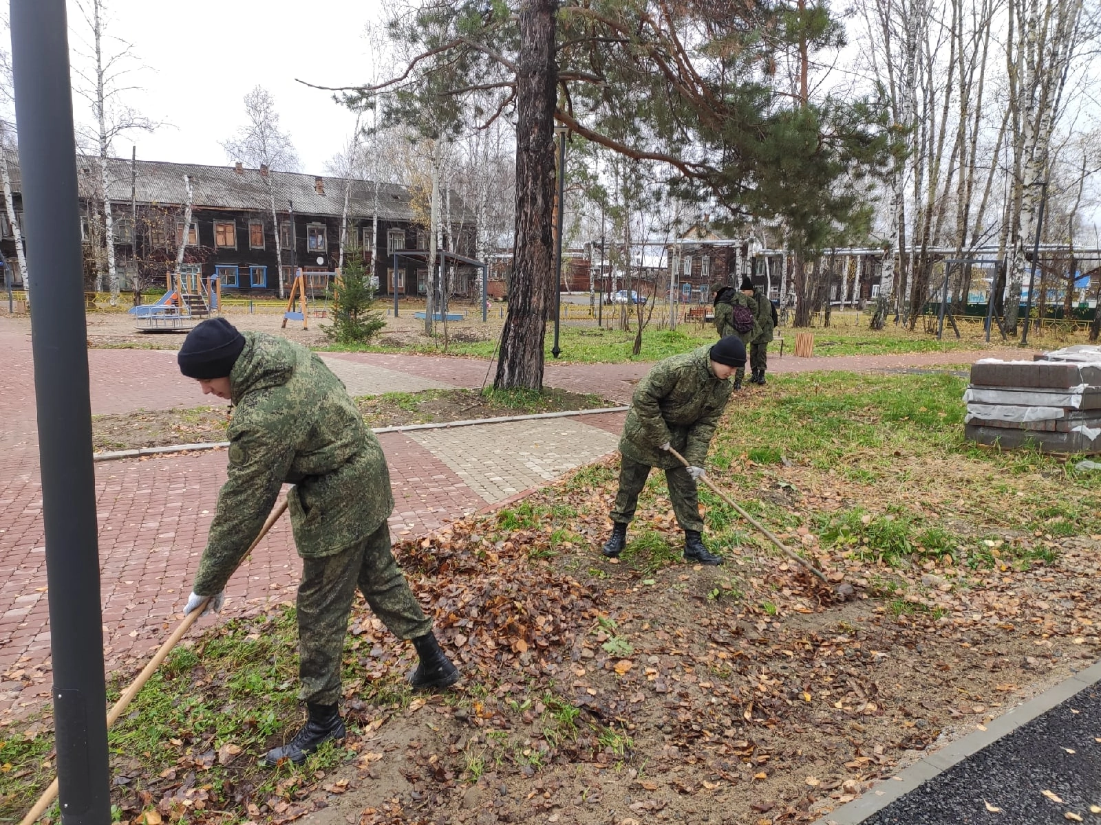 Чистить территорию. Поддержка солдат. Послание кадетов военнослужащим на Украине. Поддержка солдатского духа. Кадеты картинки для оформления.